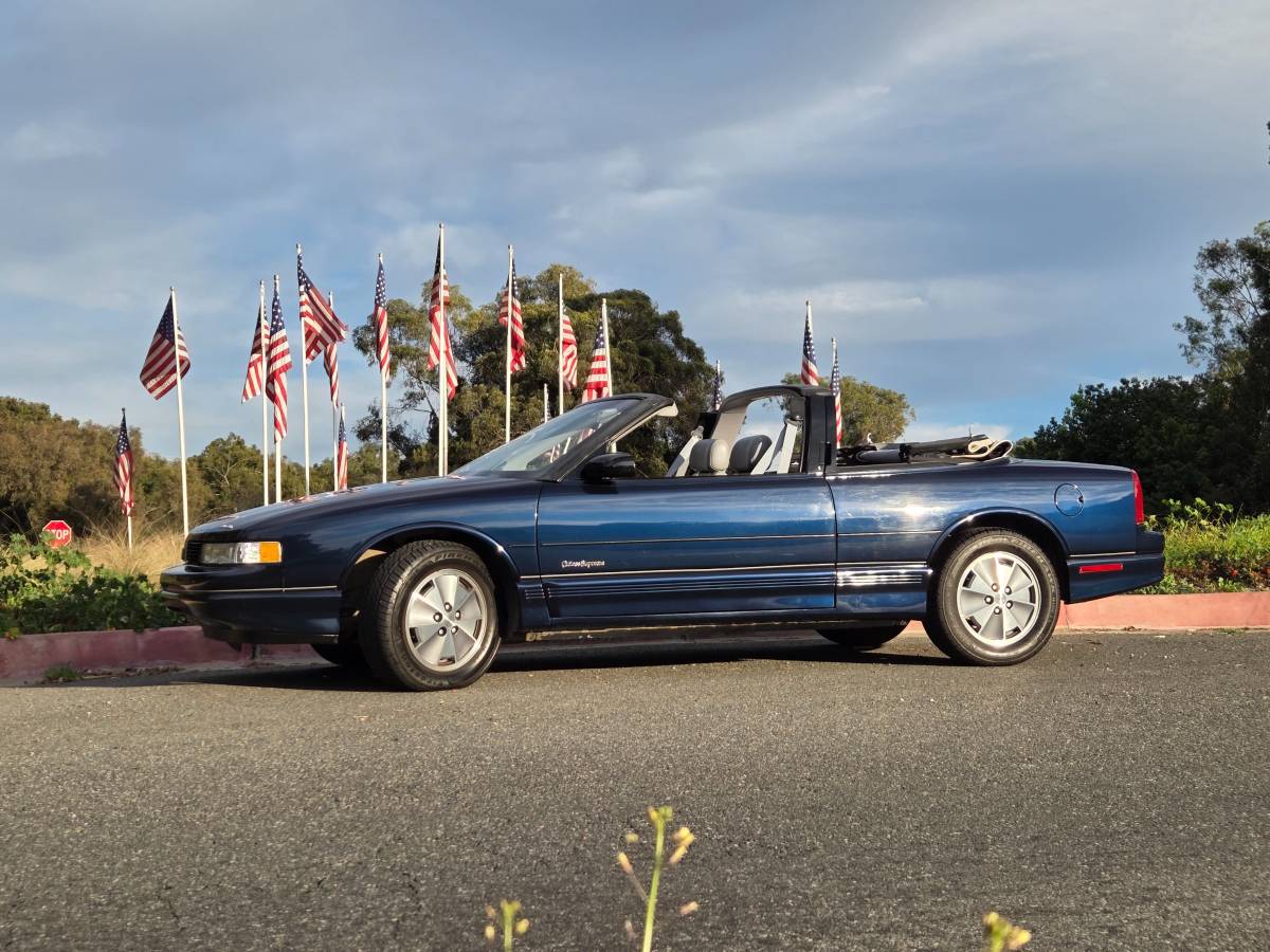 Oldsmobile-Cutlass-supreme-convertible-1991-blue