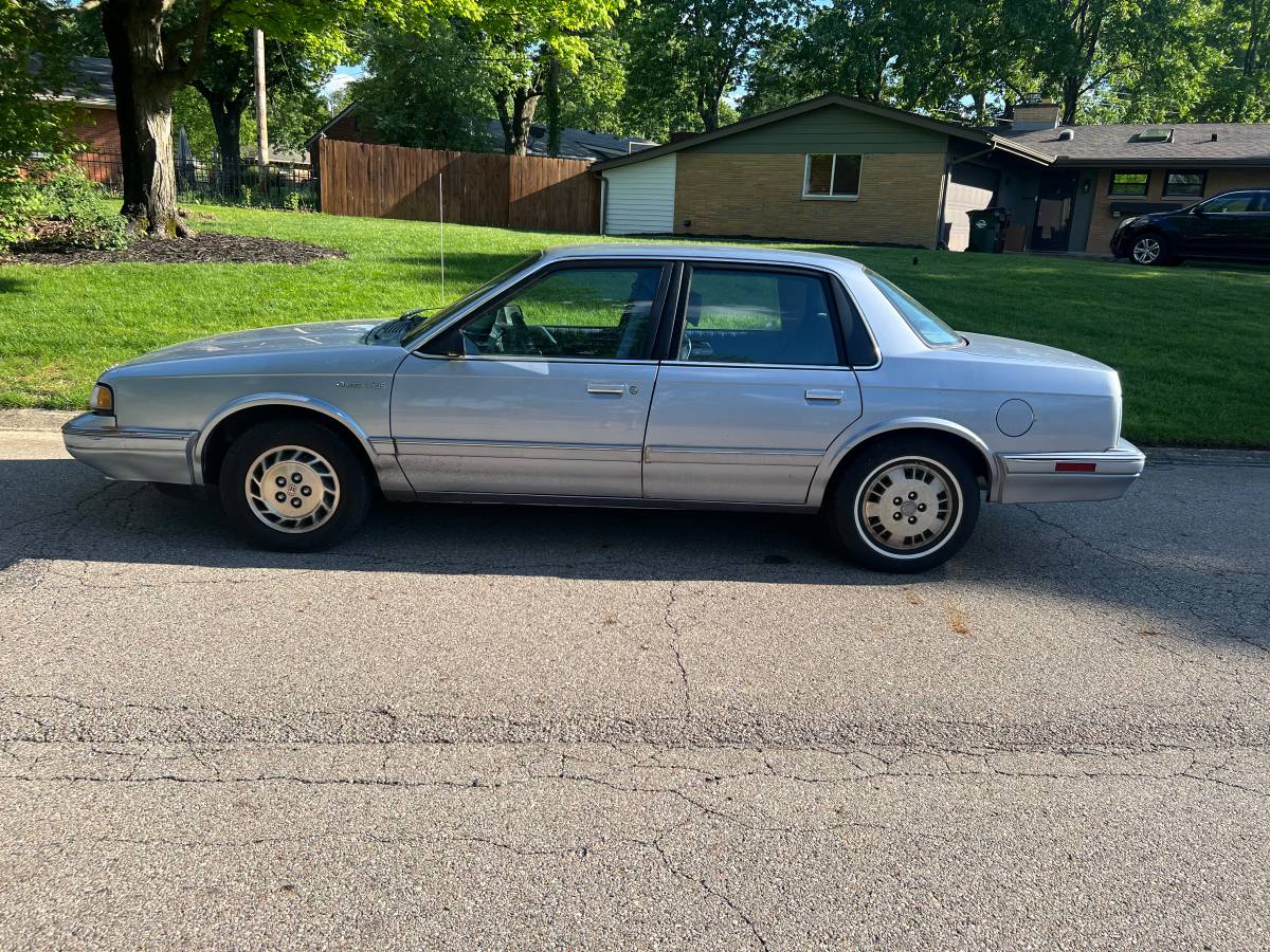 Oldsmobile-Cuttlas-sieria-s-1994-blue