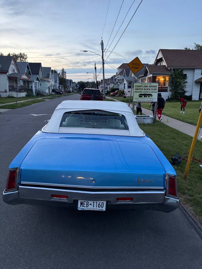 Oldsmobile-Delta-88-1969-blue