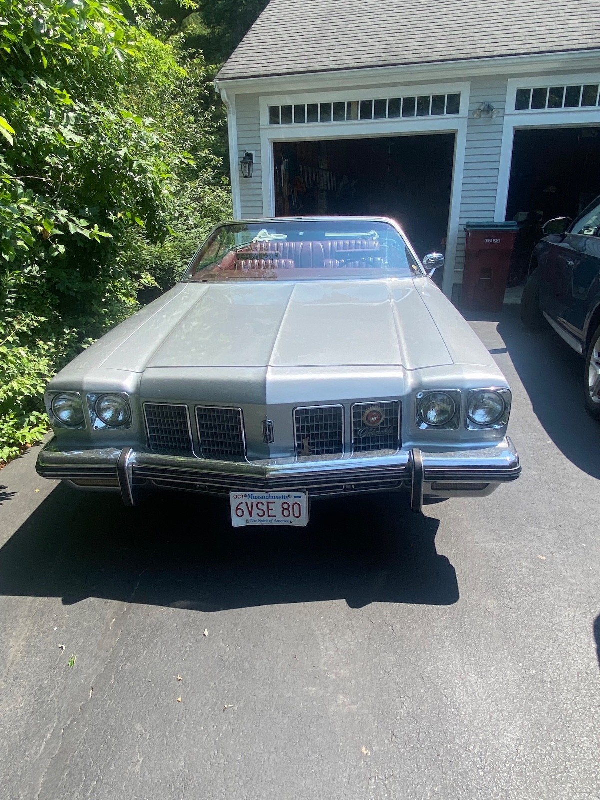 Oldsmobile-Delta-88-1975-Convertible-Red