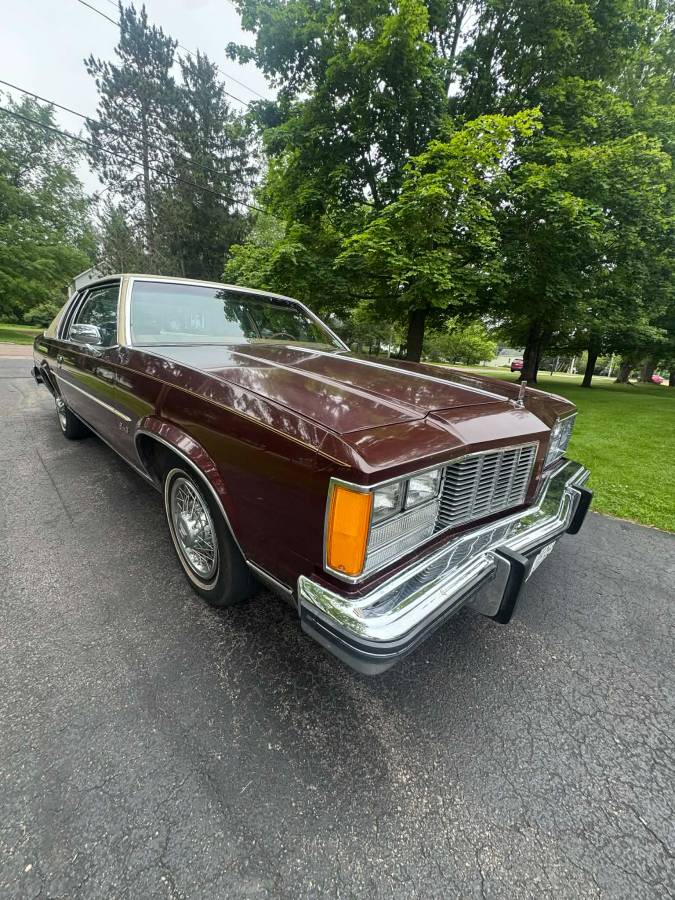 Oldsmobile-Delta-88-1979
