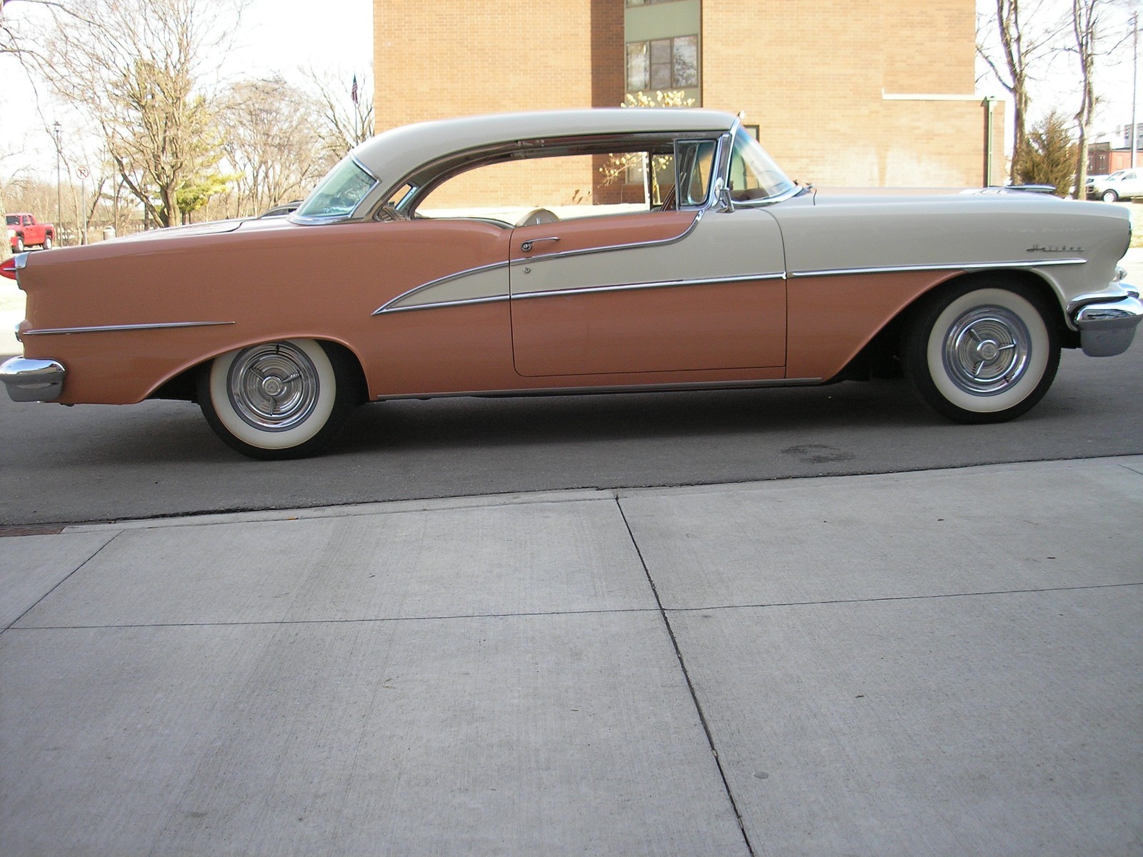 Oldsmobile-Ninety-Eight-1955