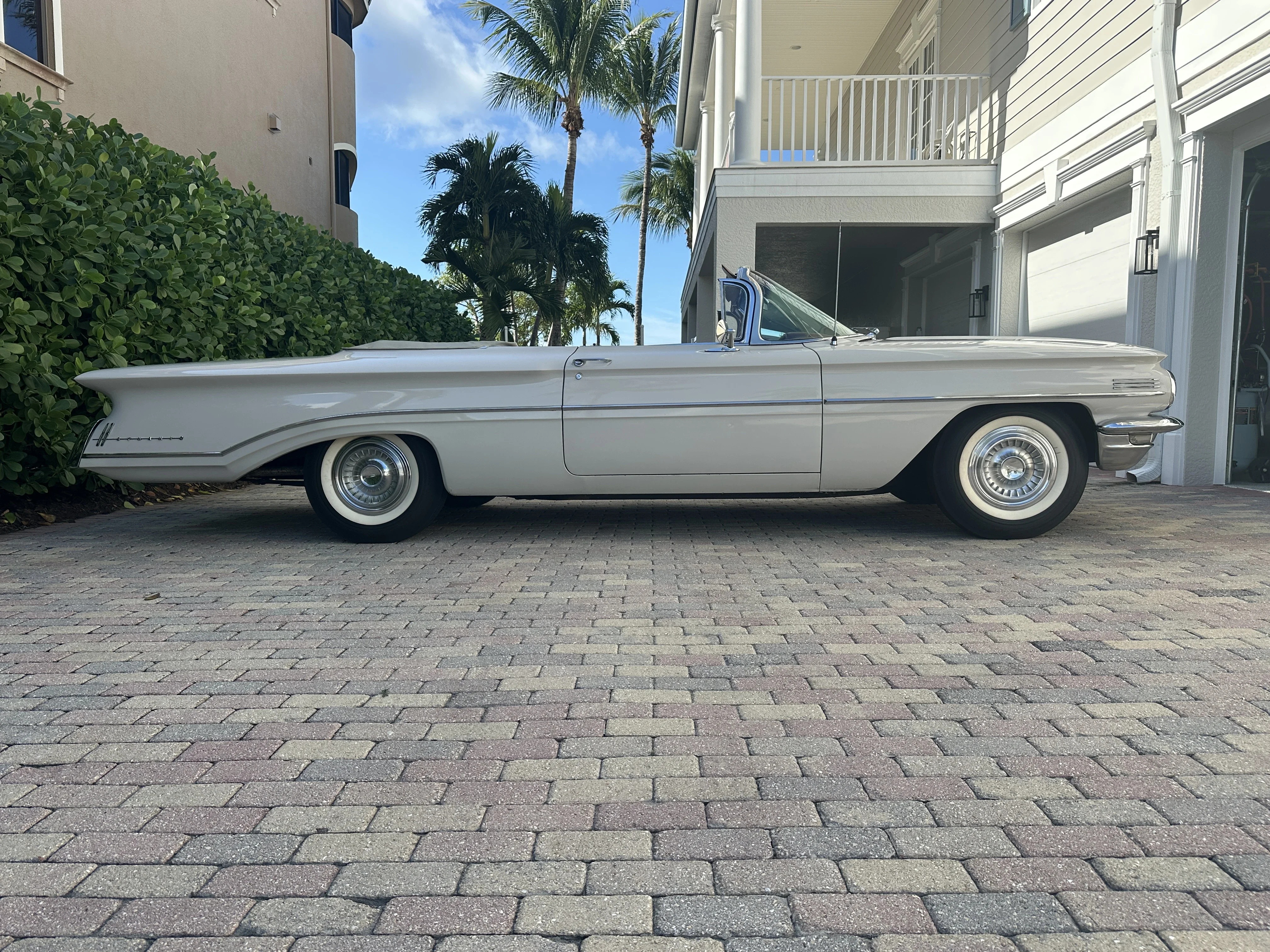 Oldsmobile-Other-oldsmobile-models-1960-Beige-Burgundy