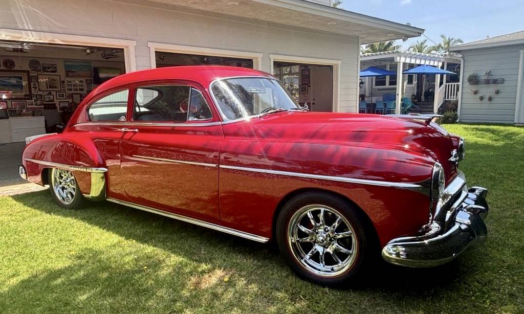 Oldsmobile-Rocket-88-sedan-1950-red