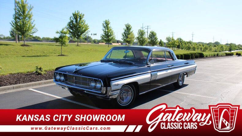 Oldsmobile-Starfire-1962-Black-Red