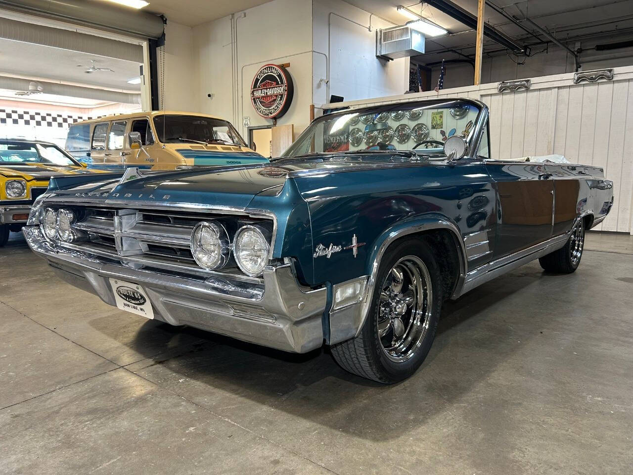 Oldsmobile-Starfire-1964-Green-White