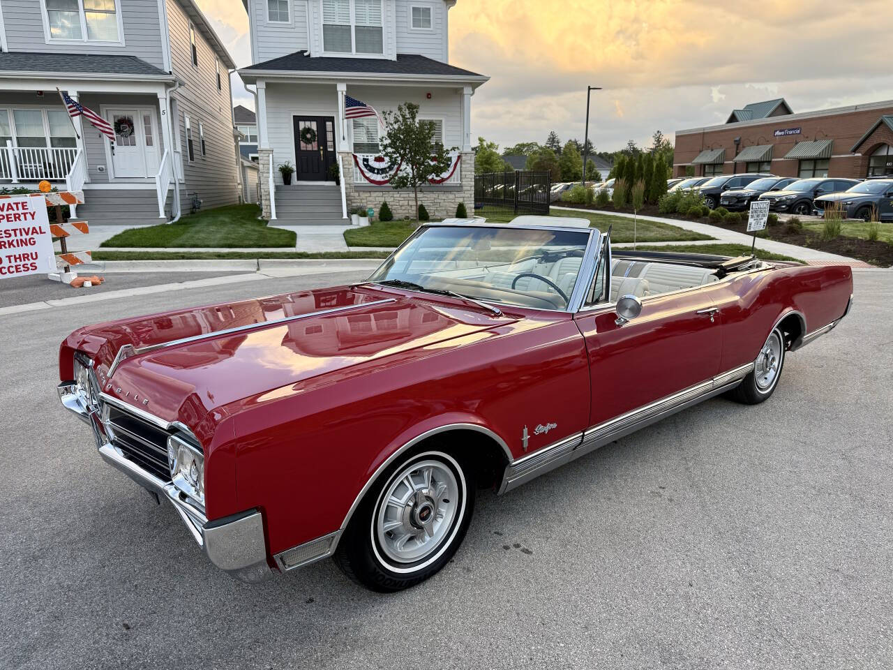 Oldsmobile-Starfire-1965-Red-White