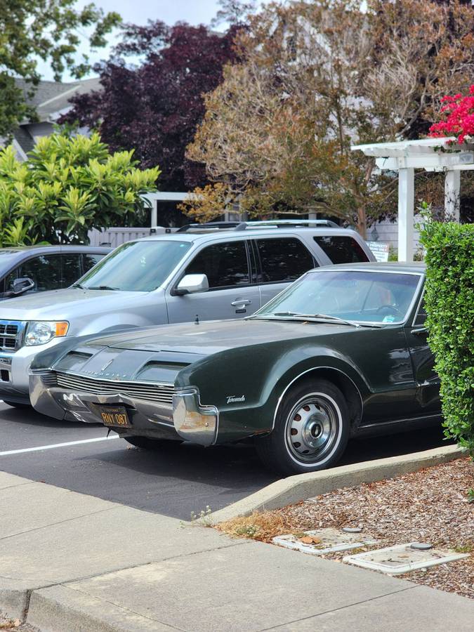 Oldsmobile-Toronado-1966-green