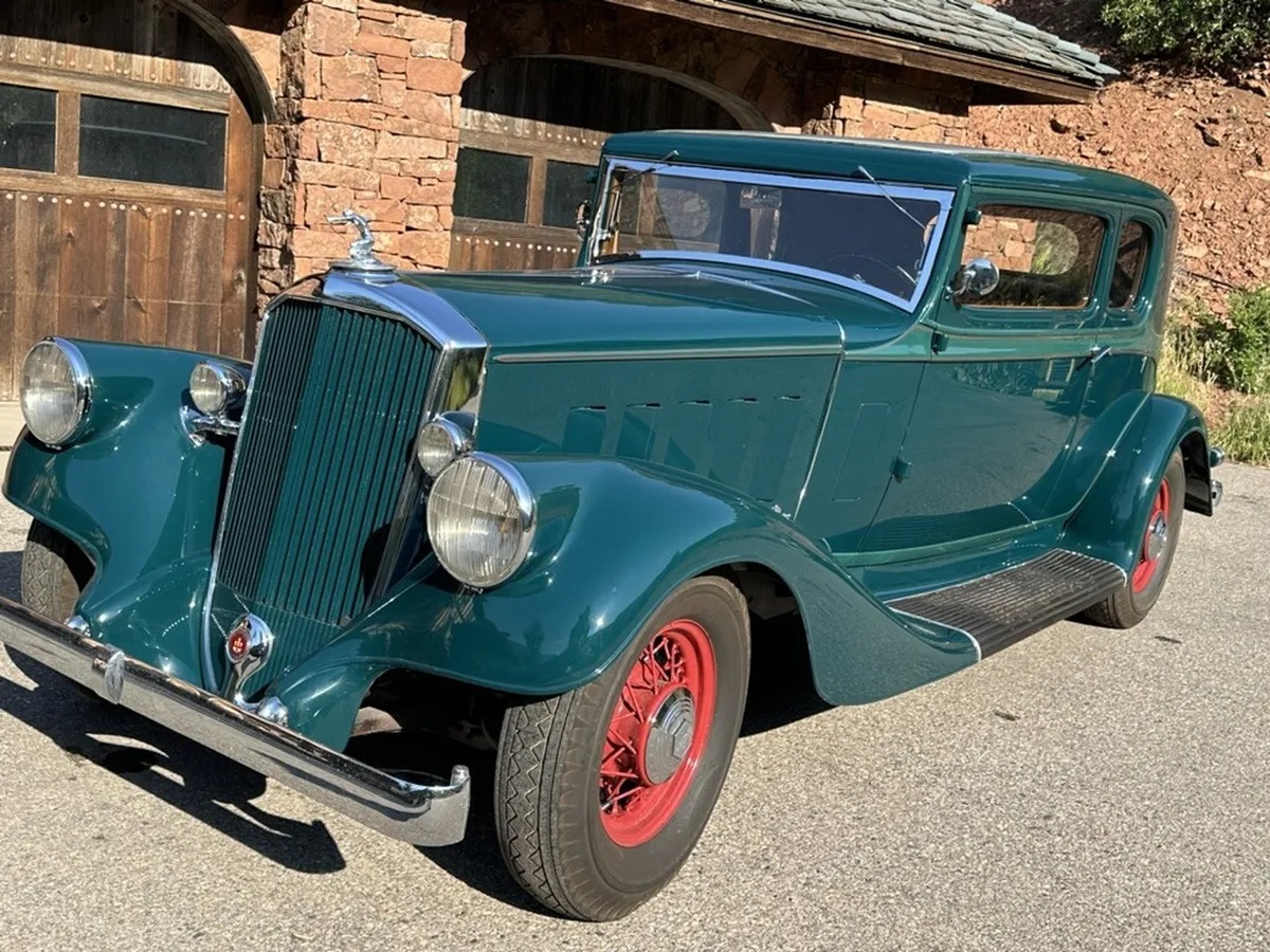 Pierce-arrow-Brougham-1933-Dark-Green-Tan