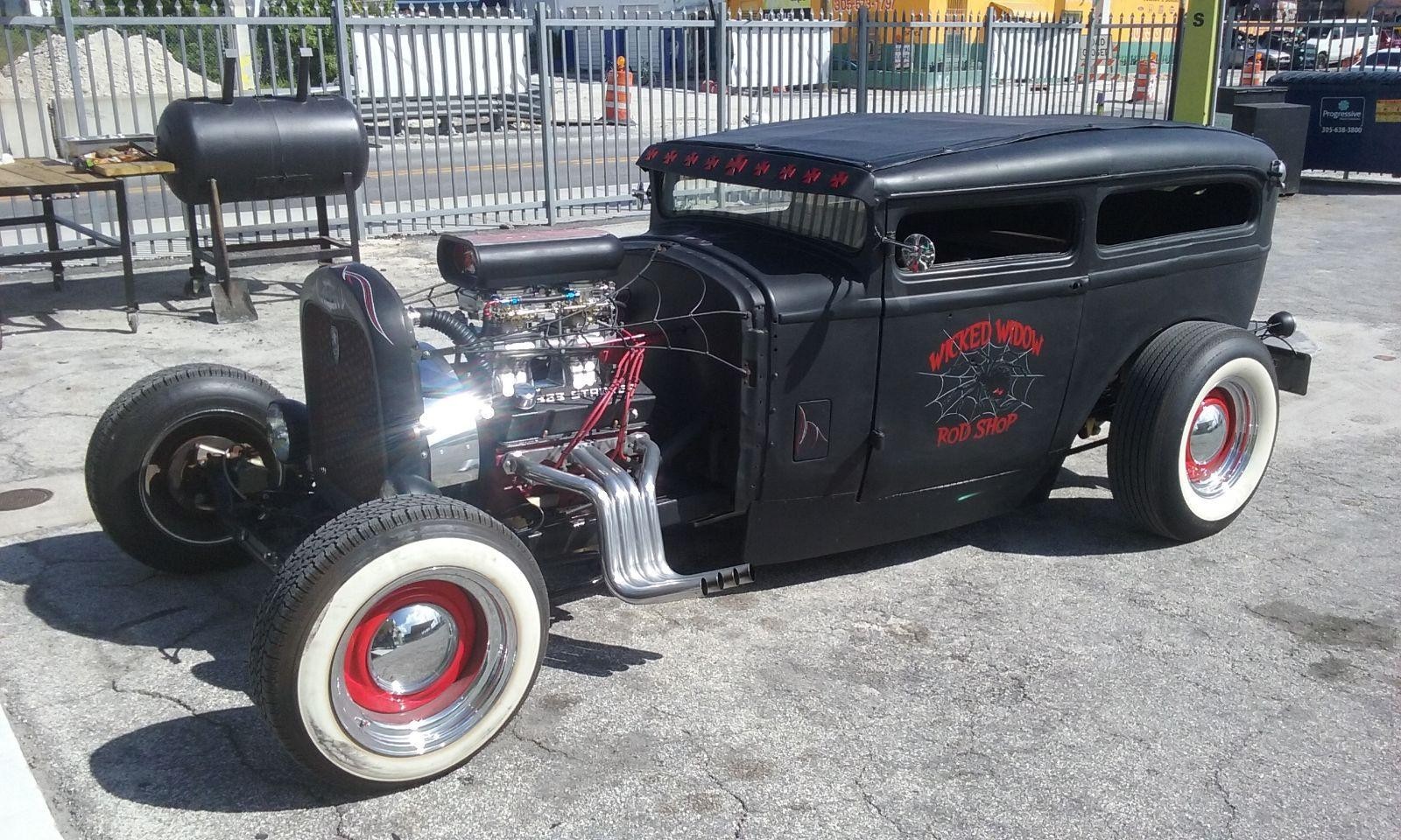 Plymouth-1930-Sedan-Red