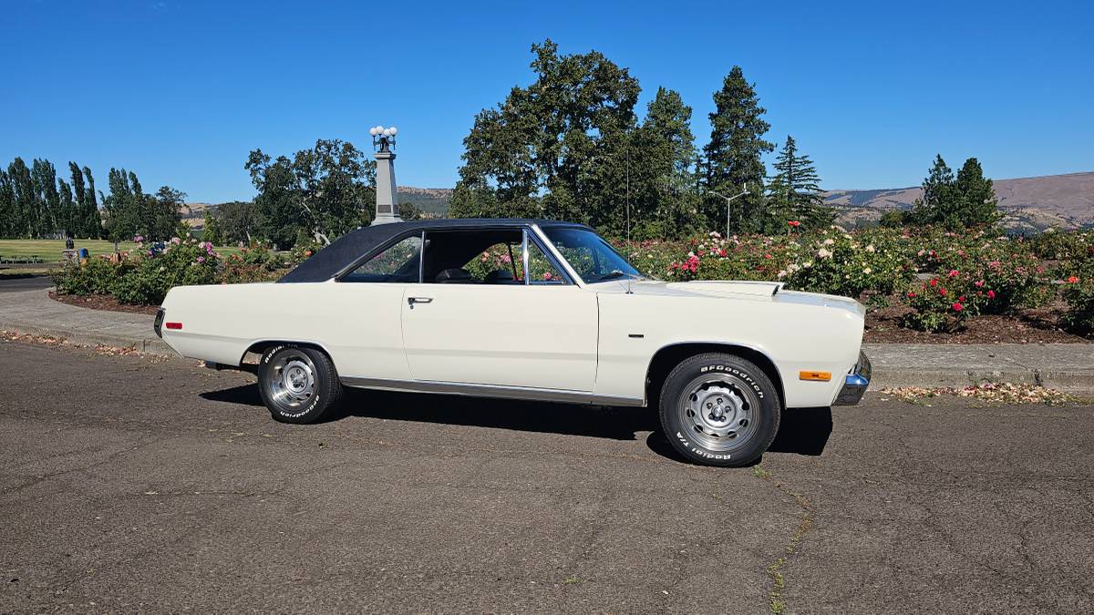 Plymouth-1972-white
