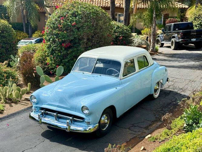 Plymouth-Cranbrook-1952-Gray
