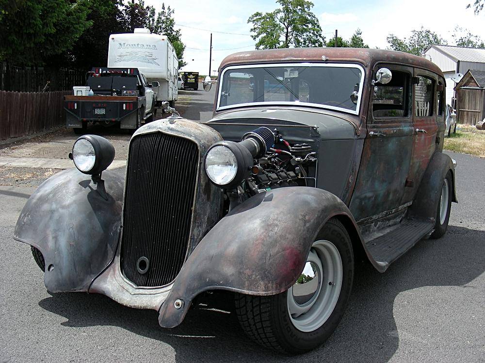 Plymouth-Dr-sedan-1933-brown