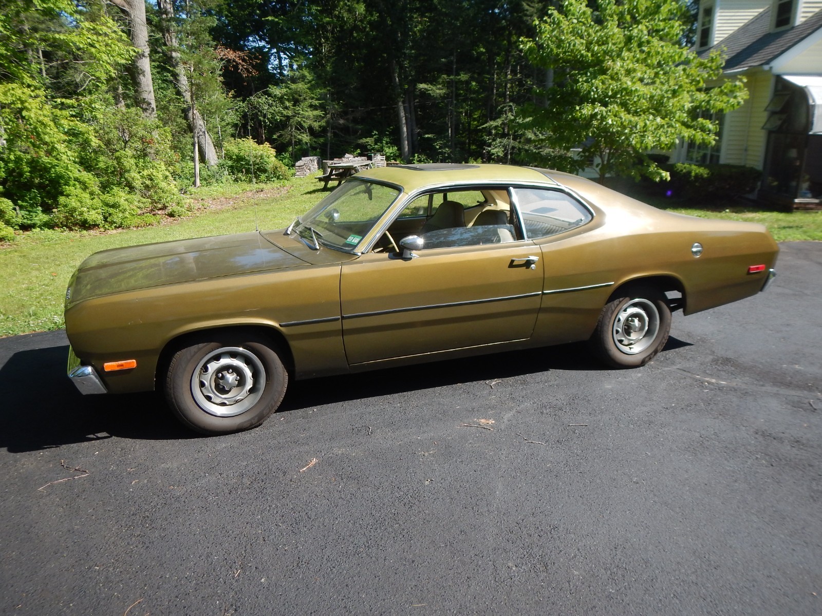 Plymouth-Duster-1972-Gray