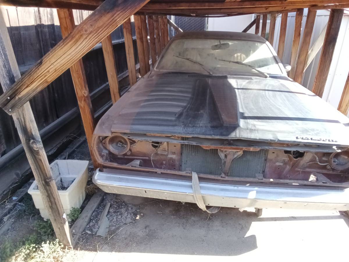 Plymouth-Duster-1972-brown