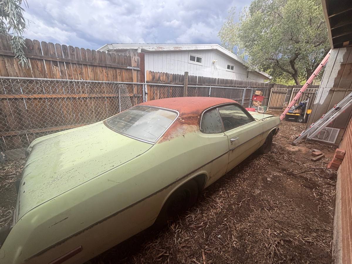 Plymouth-Duster-1973-green