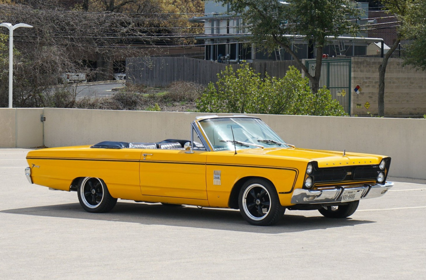 Plymouth-Fury-1966-Convertible-Black