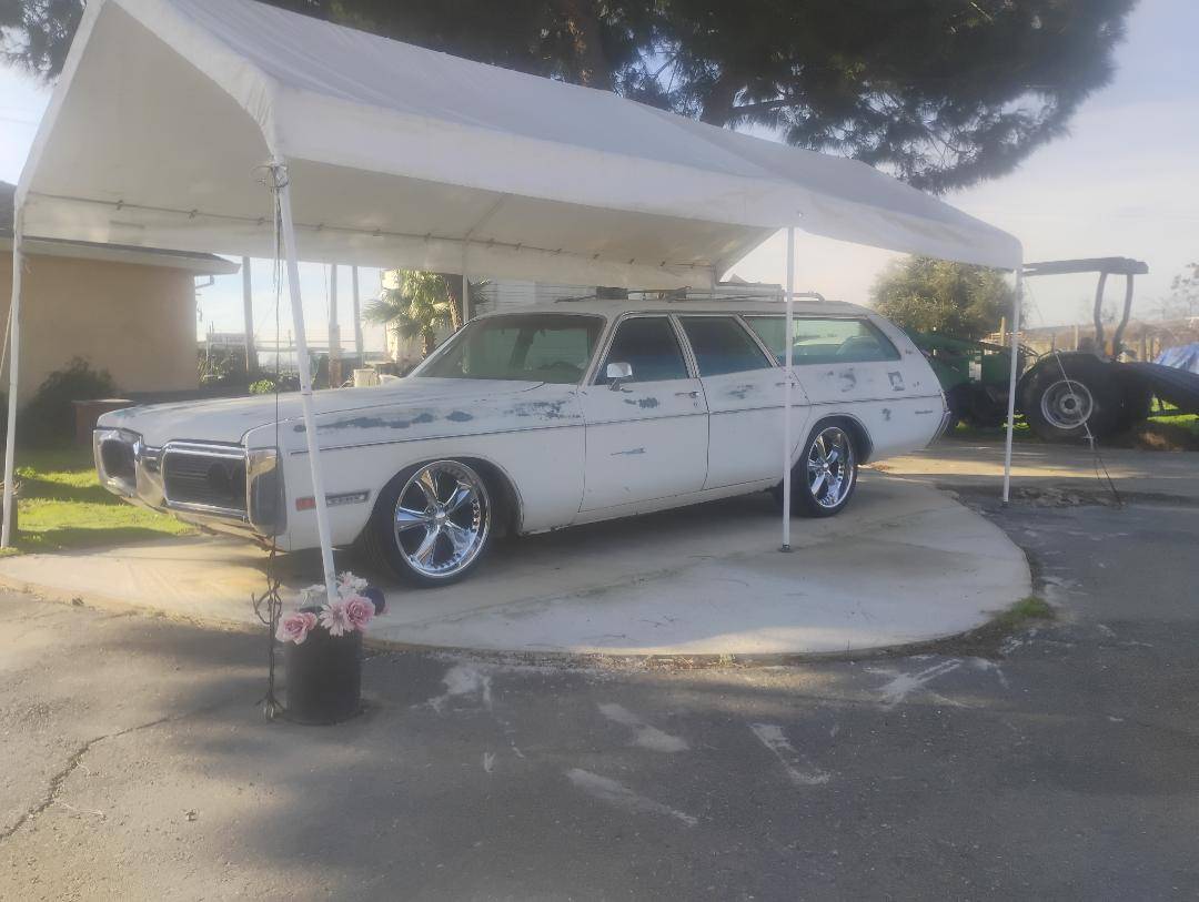 Plymouth-Fury-custom-suburban-1972