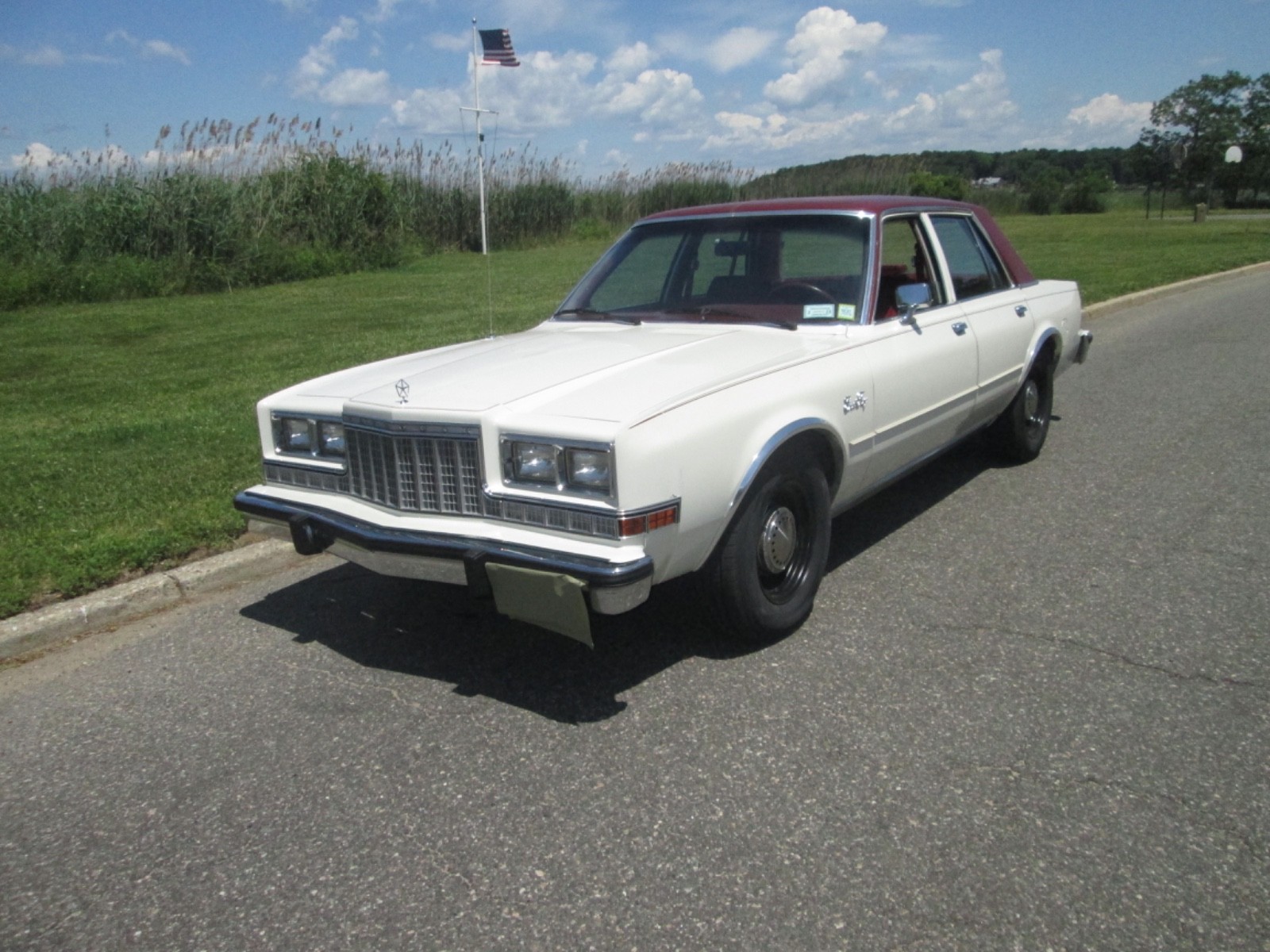 Plymouth-Gran-Fury-1987-Sedan