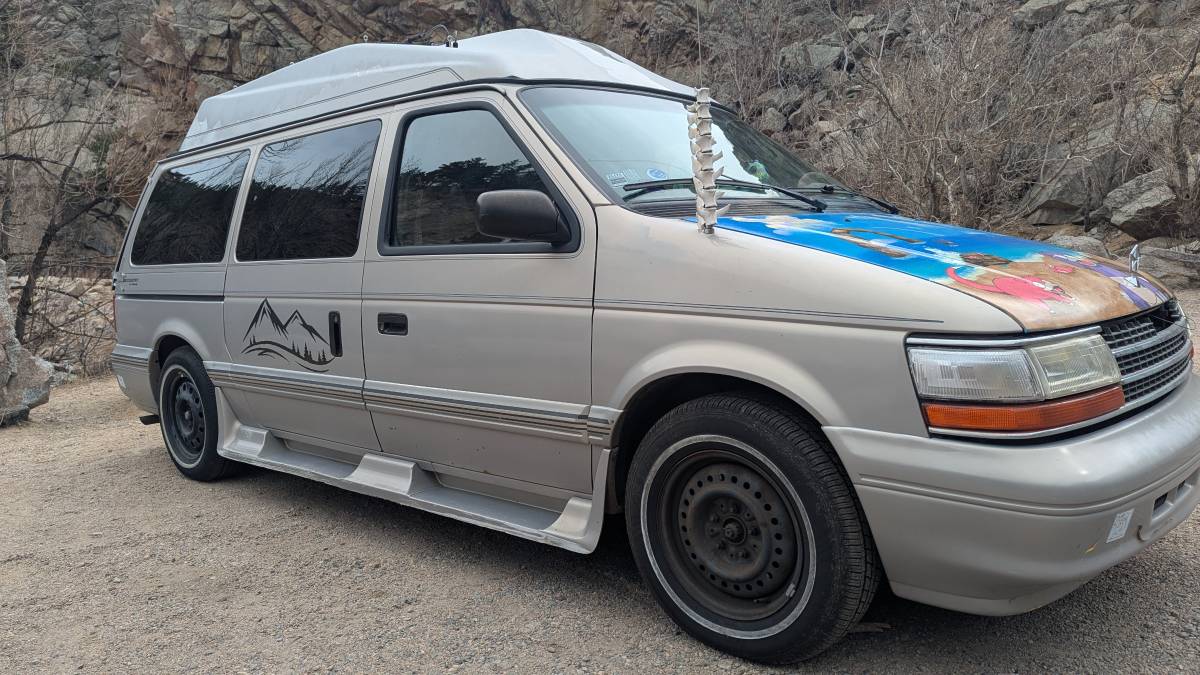 Plymouth-Grand-voyager-se-1995-grey