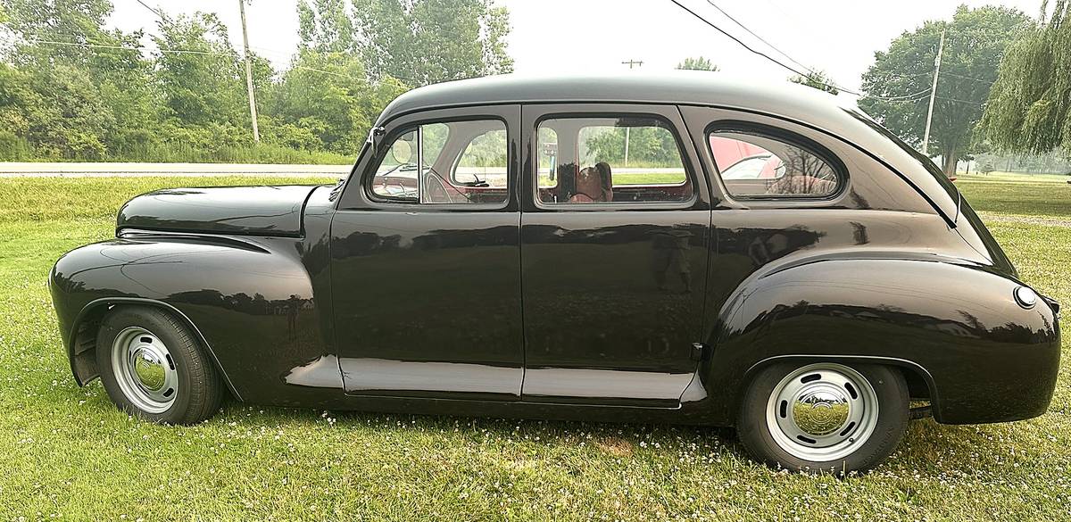 Plymouth-P15-special-deluxe-1947-brown