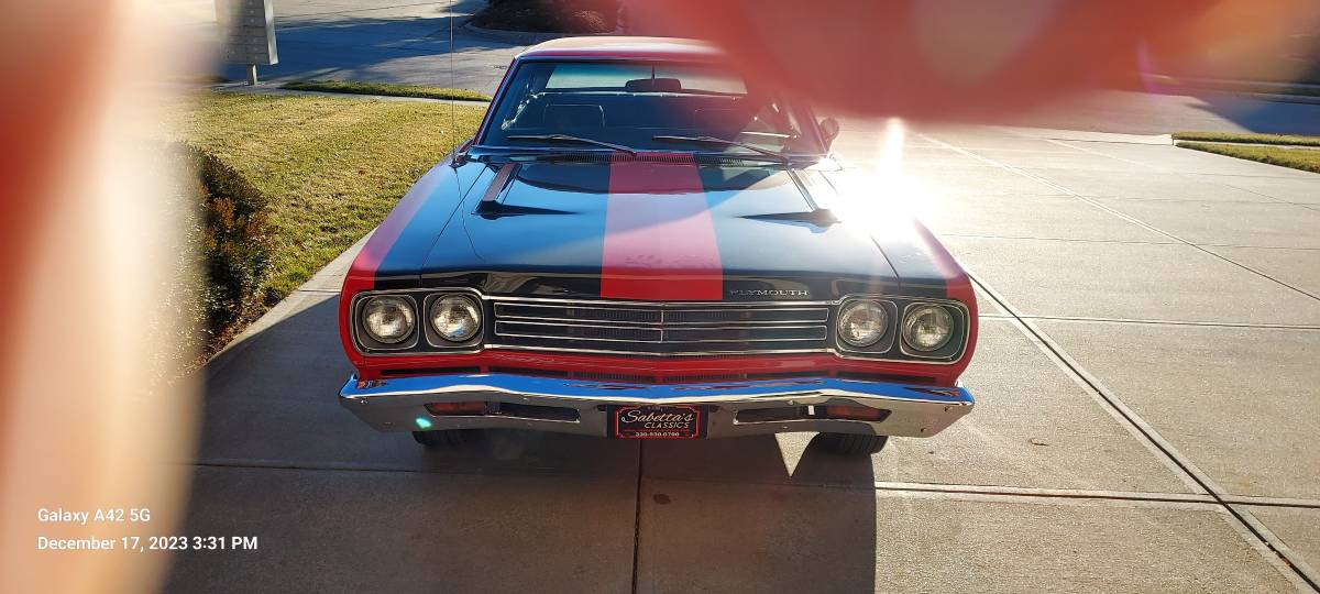 Plymouth-Roadrunner-1969-red