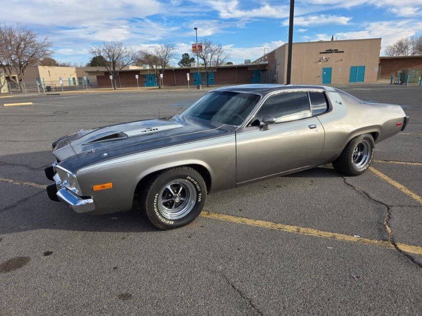 Plymouth-Roadrunner-1974