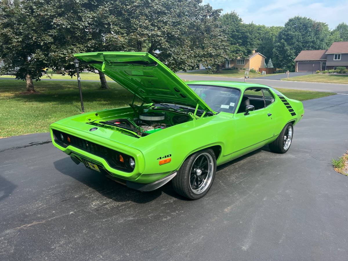 Plymouth-Satellite-1972-green