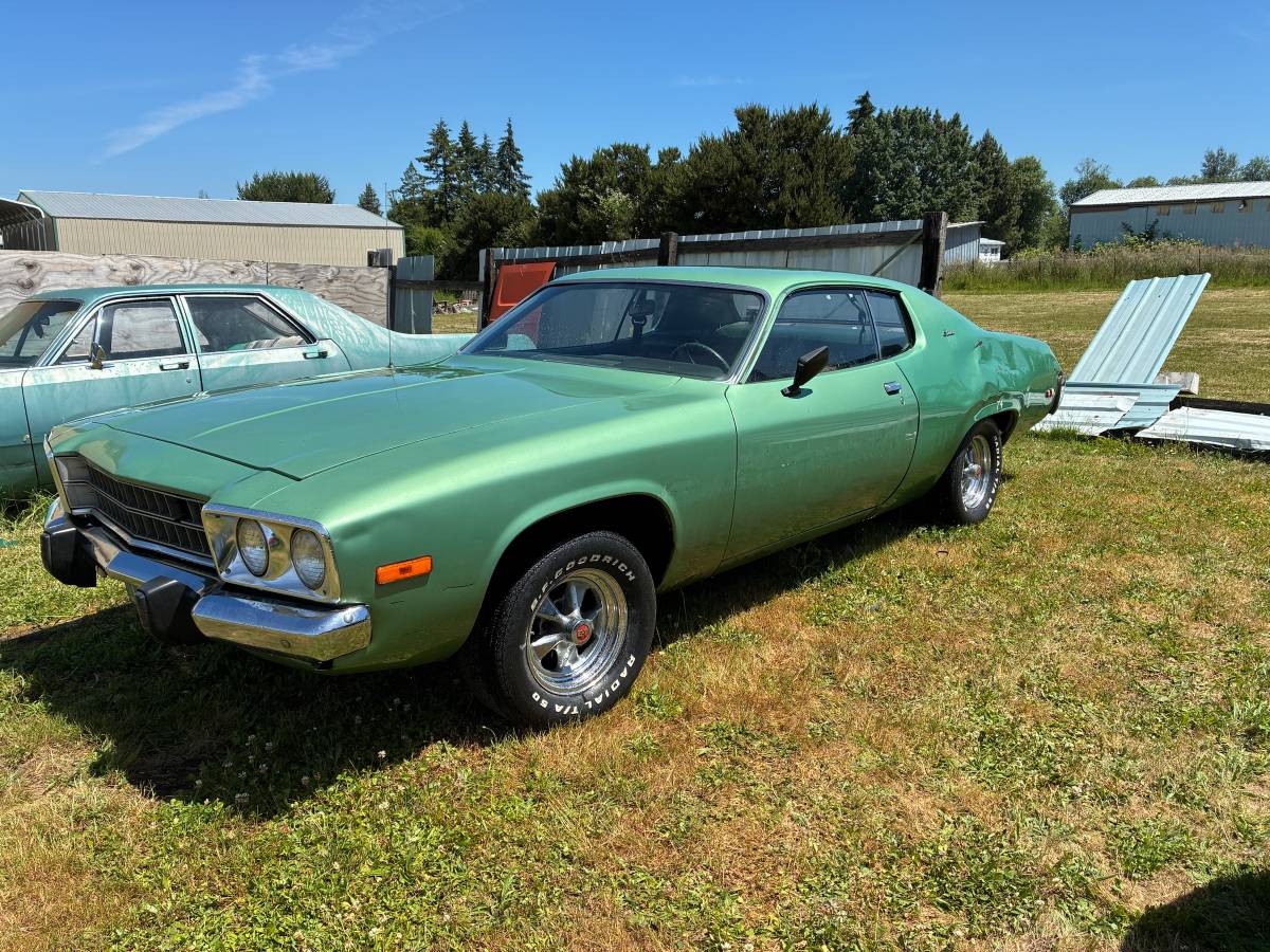 Plymouth-Satellite-1974-green