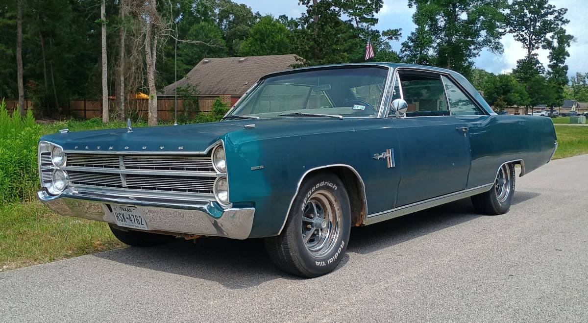 Plymouth-Sport-fury-1967-green