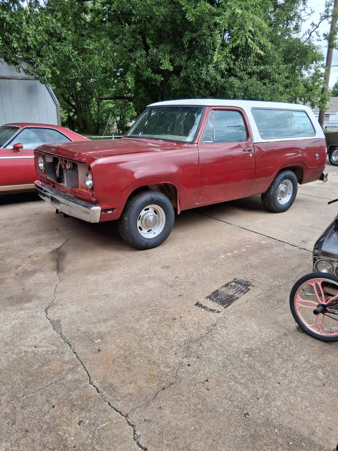 Plymouth-Trailduster-1978-red