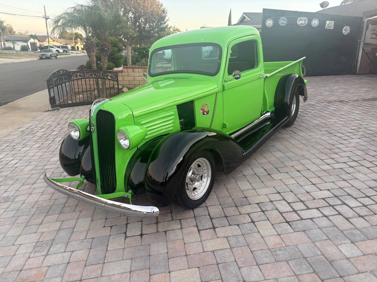 Plymouth-Truck-1937-green