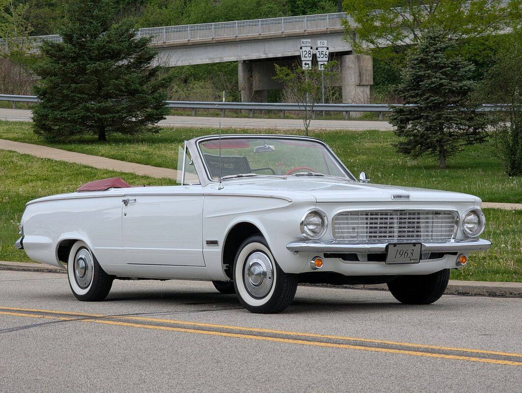Plymouth-Valiant-1963-White-Red