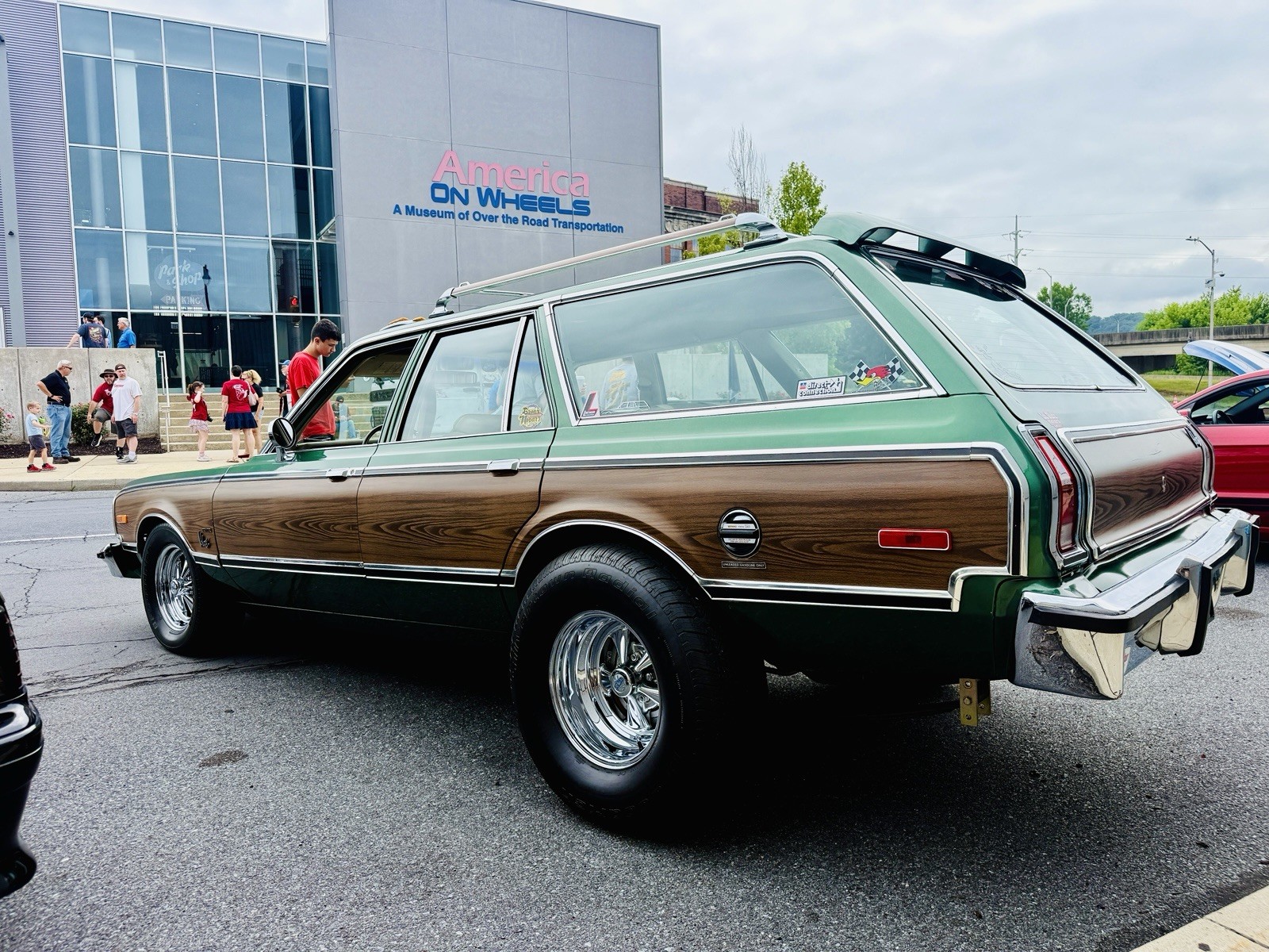 Plymouth-Volare-1977-Wagon-Tan