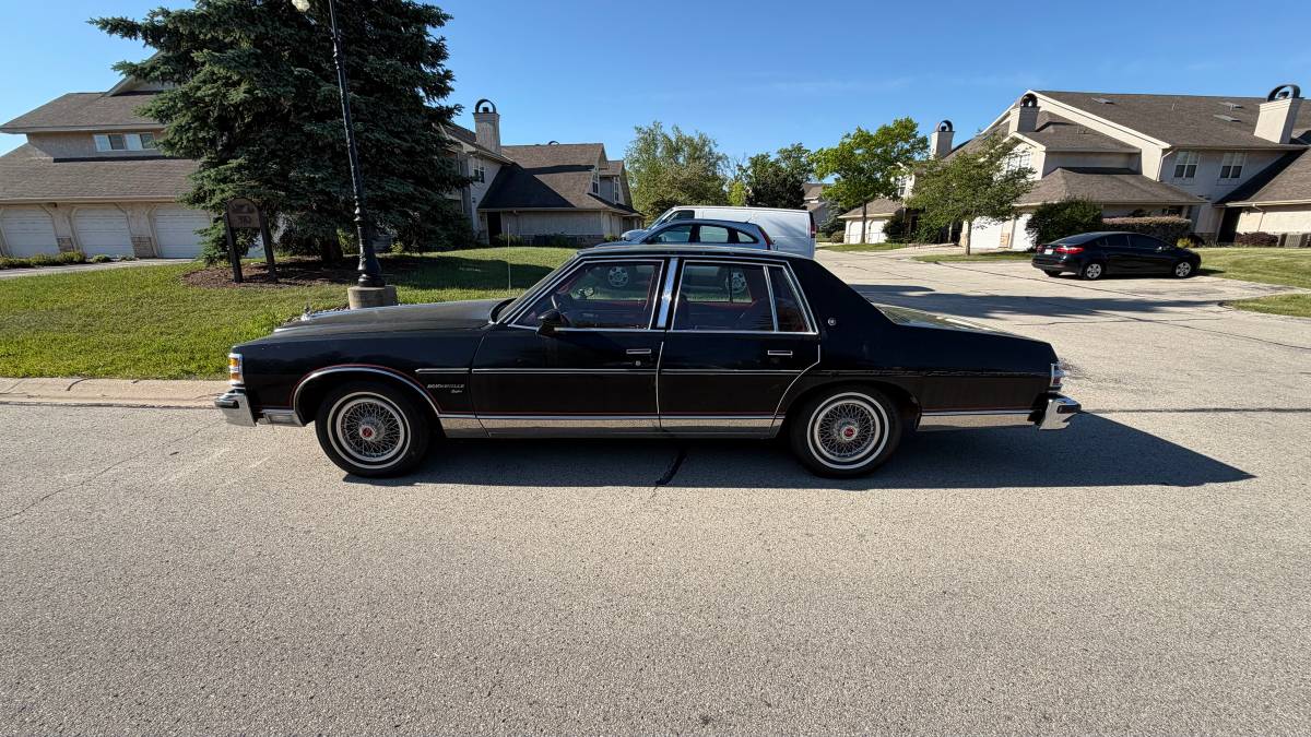 Pontiac-Bonneville-1979-black