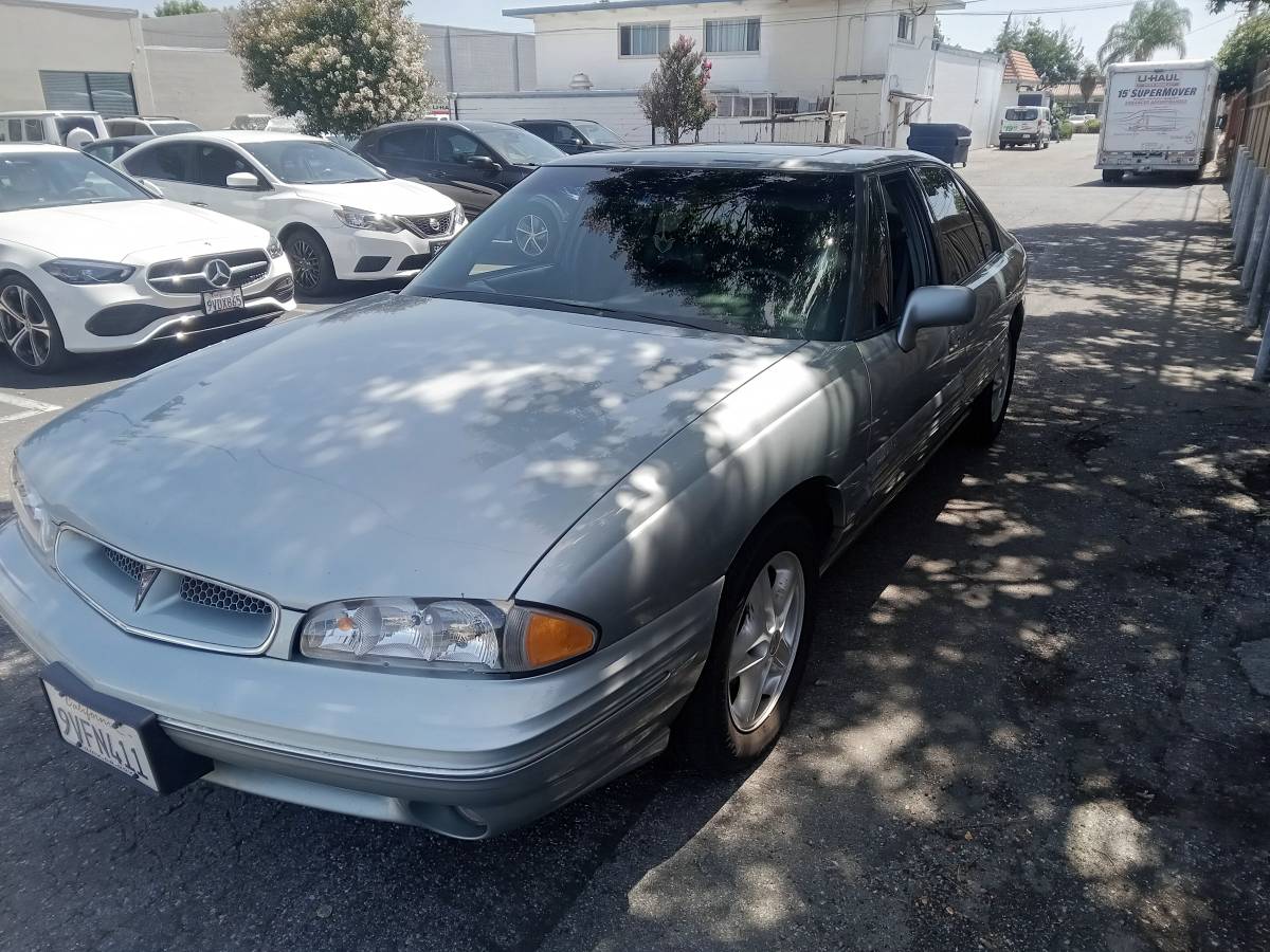 Pontiac-Bonneville-1996