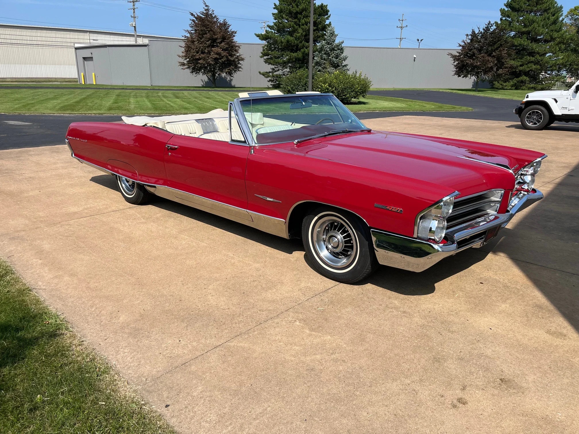 Pontiac-Bonneville-convertible-1965-Red-White