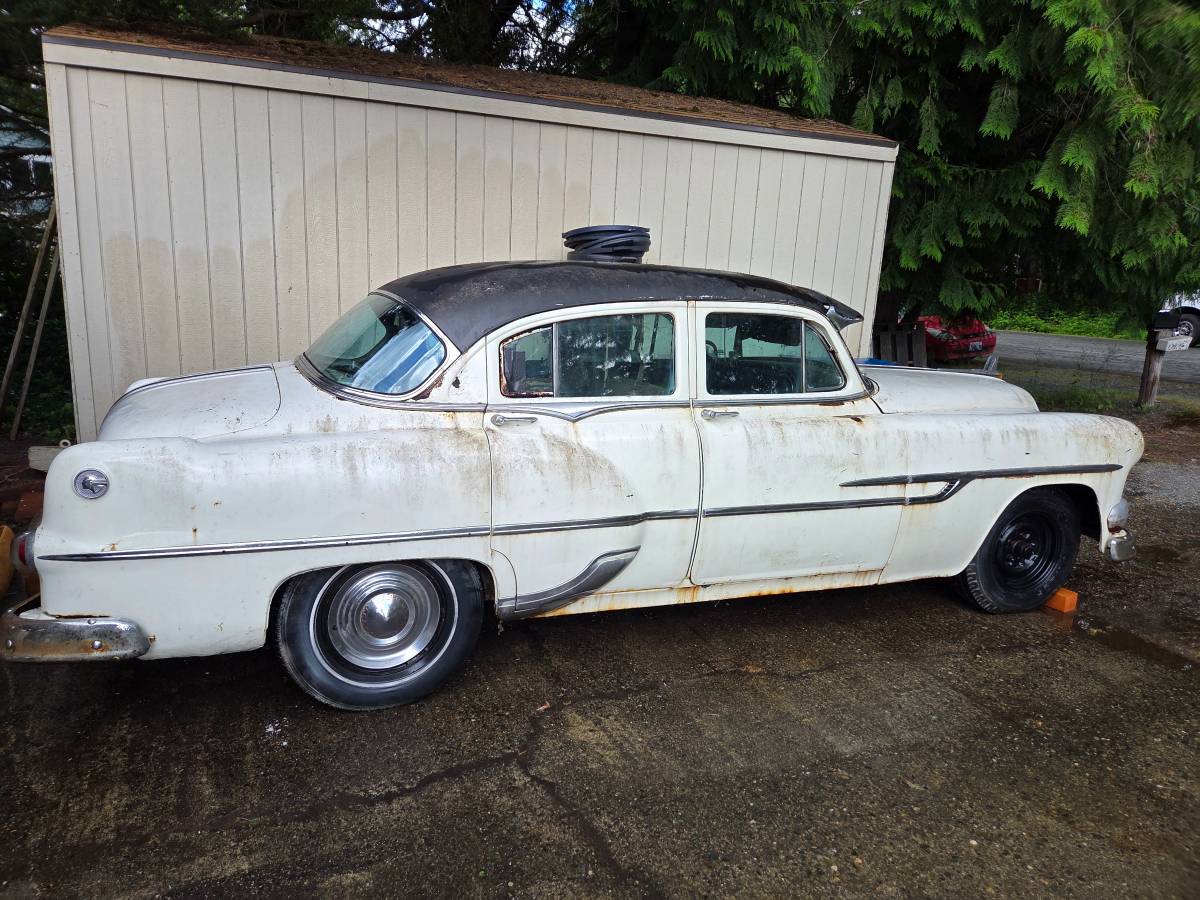 Pontiac-Chieftain-1953-white