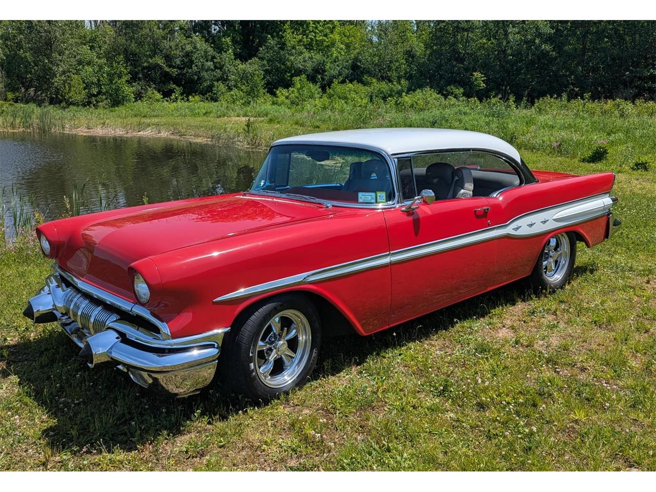 Pontiac-Chieftain-1957-RedWhite-RedGray
