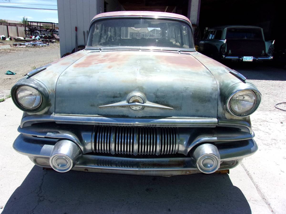 Pontiac-Chieftain-safari-1957-green