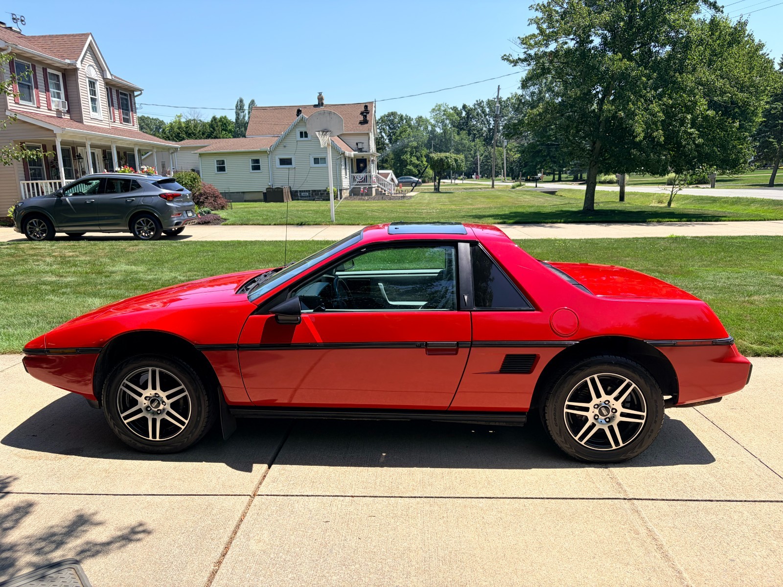 Pontiac-Fiero-1984-Coupe-Gray