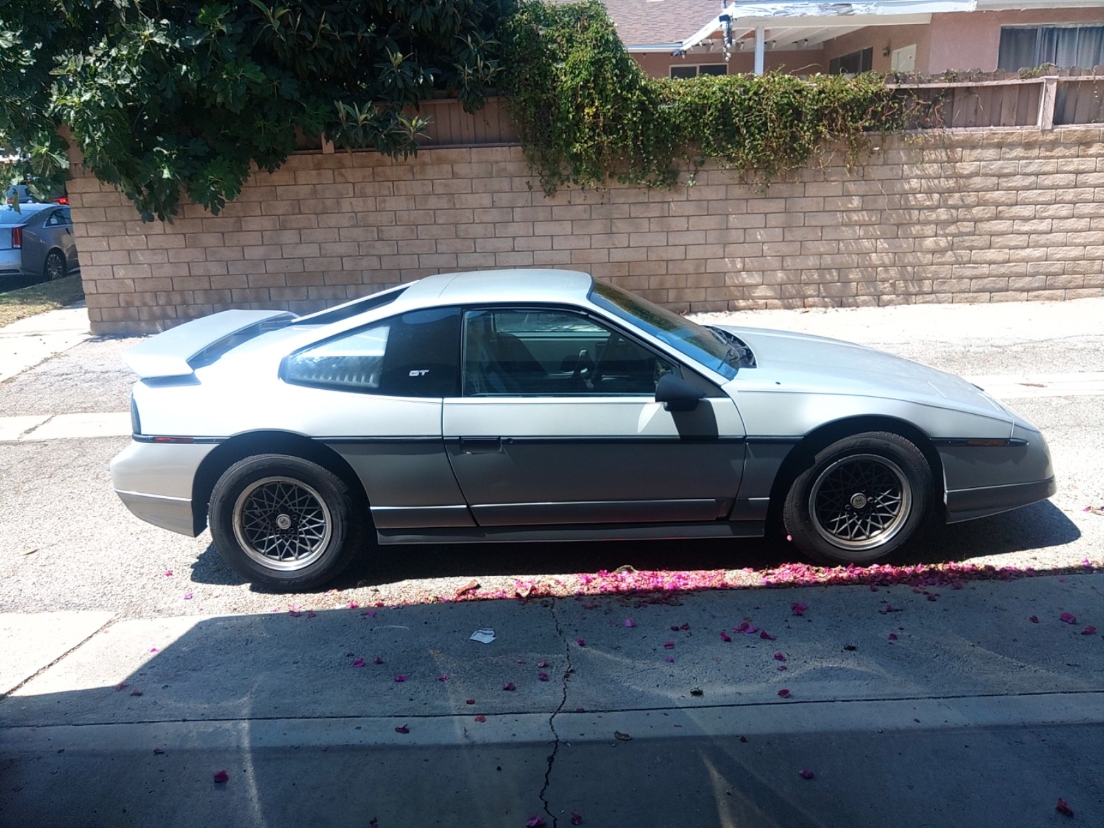 Pontiac-Fiero-1986-Coupe