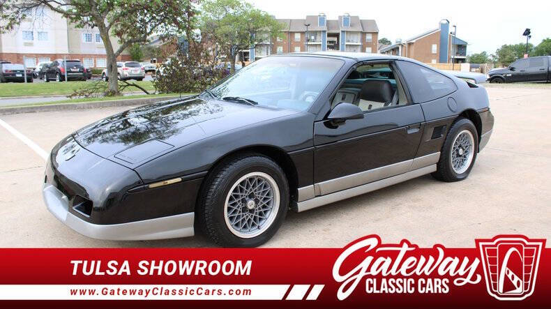 Pontiac-Fiero-1987-Black-Grey