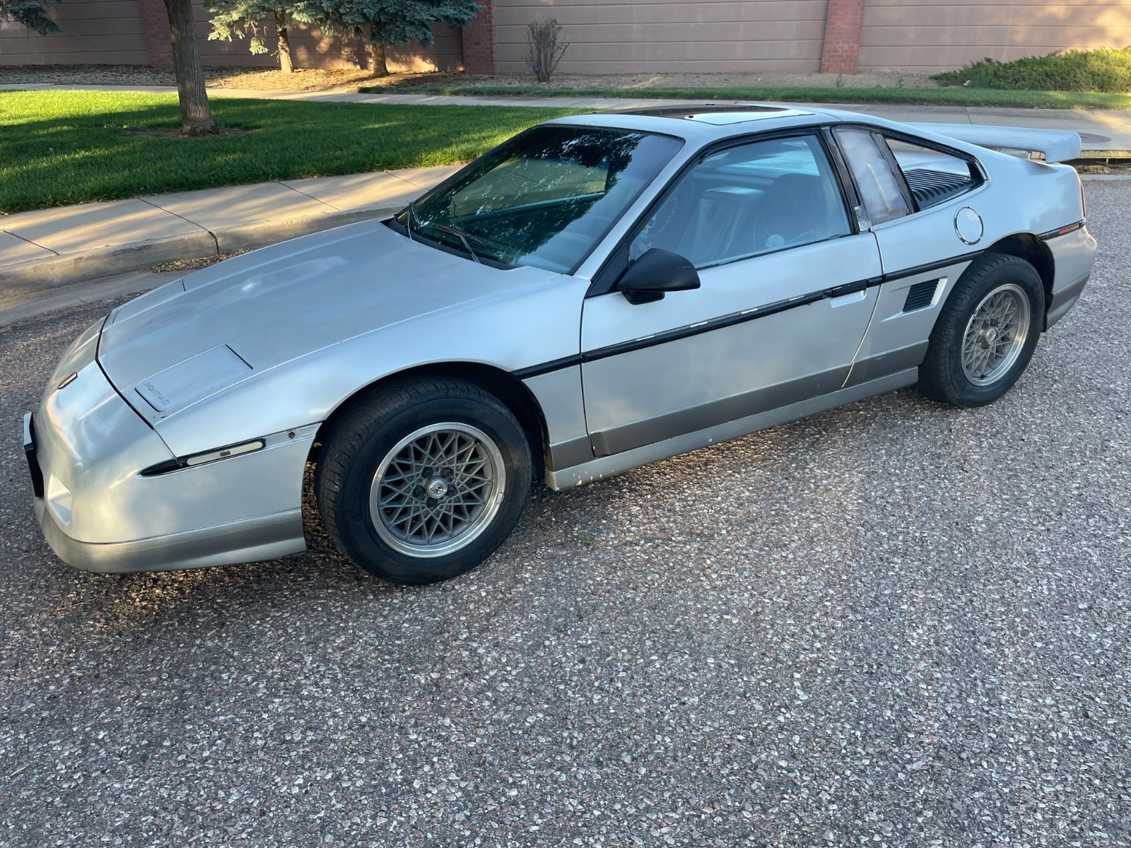 Pontiac Fiero 1987