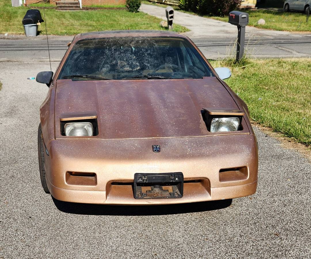 Pontiac-Fiero-gt-1988
