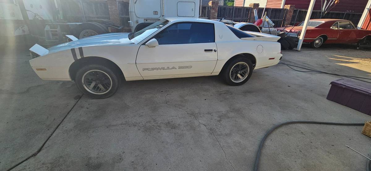 Pontiac-Firebird-formula-1988
