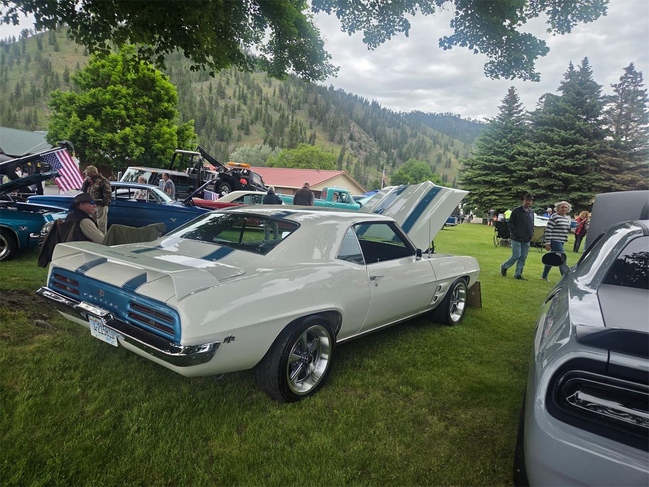 Pontiac-Firebird-trans-am-1969-White-Black