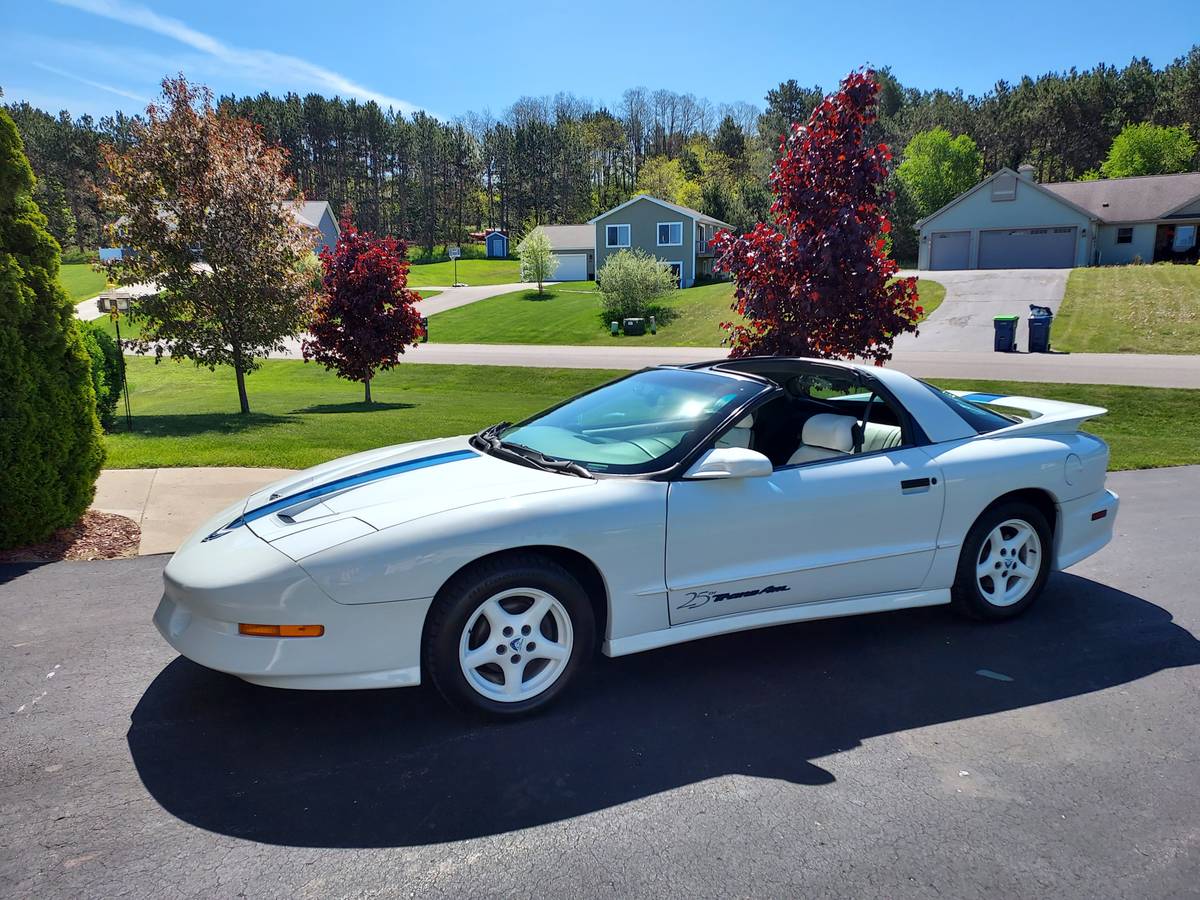 Pontiac-Firebird-trans-am-1994-white