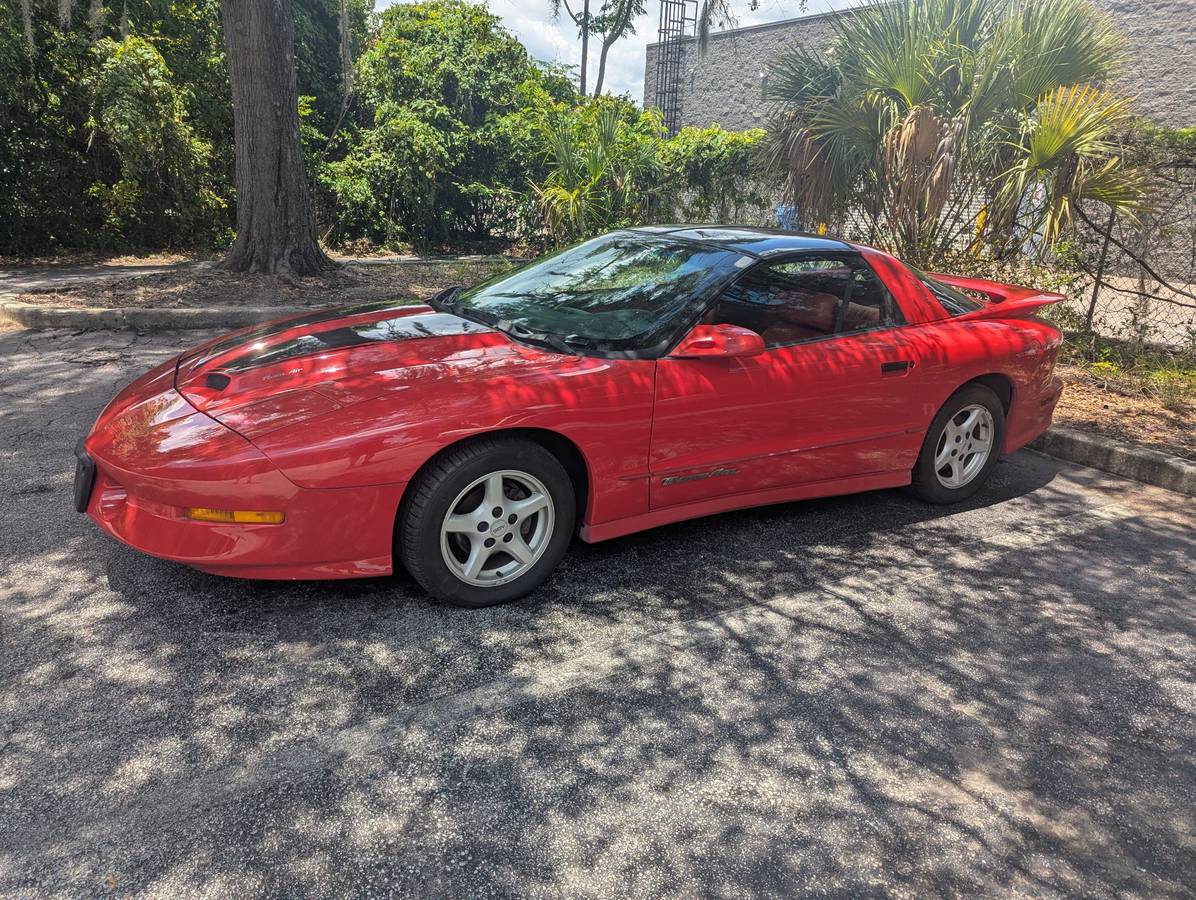 Pontiac-Firebird-trans-am-1995
