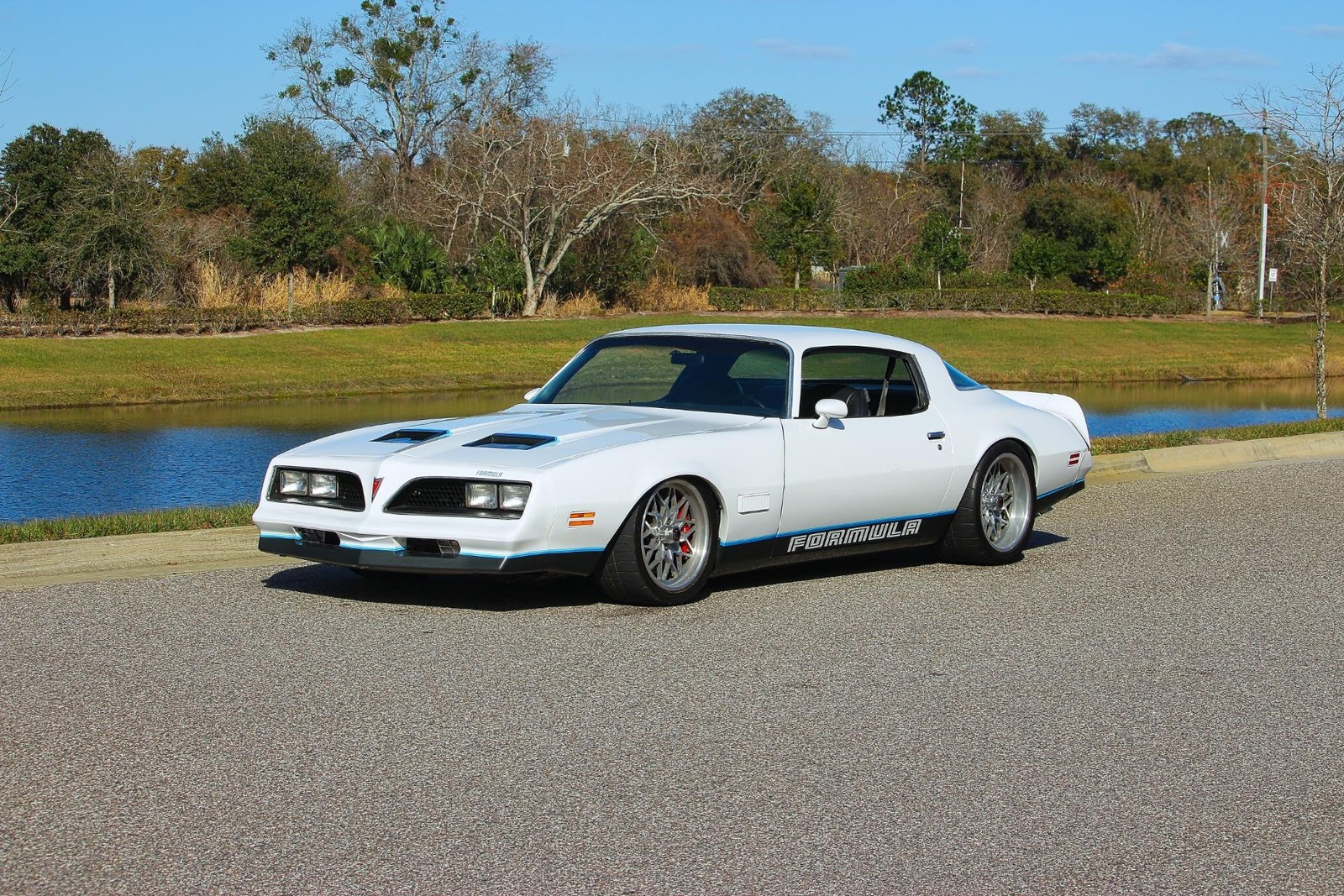 Pontiac-Formula-1977-2-Door-Blue